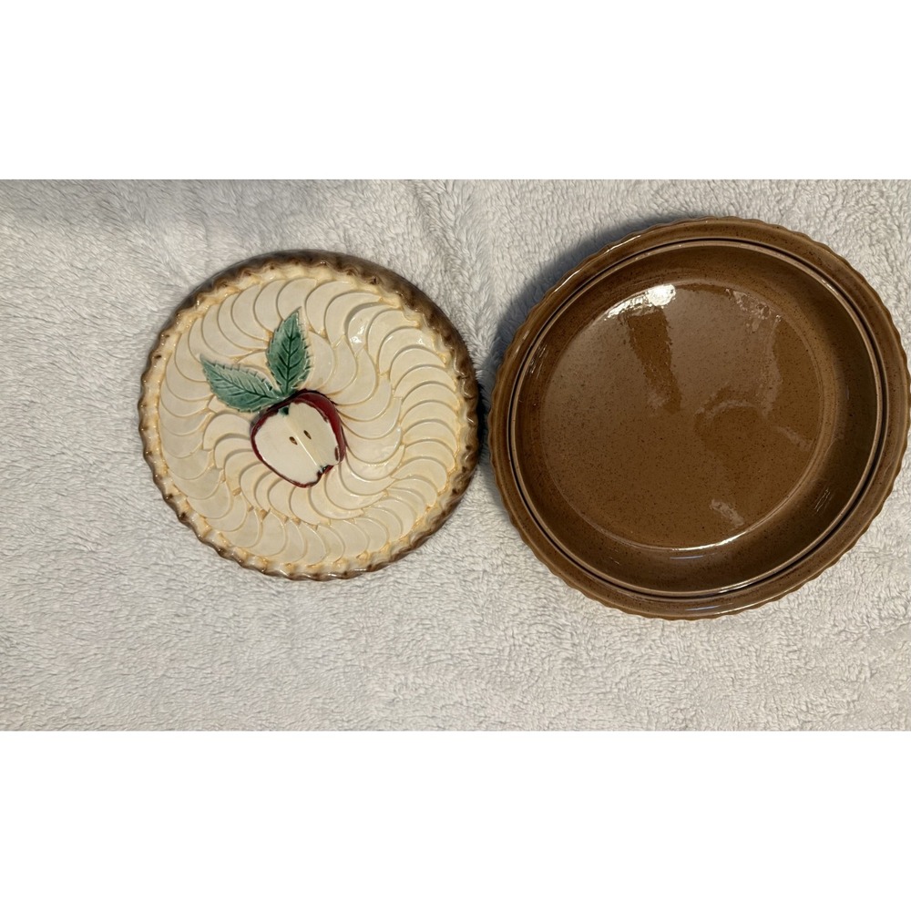 VTG Sanor Ceramica Hand painted Lidded Apple Pie Dish Portugal 12". Granny Core